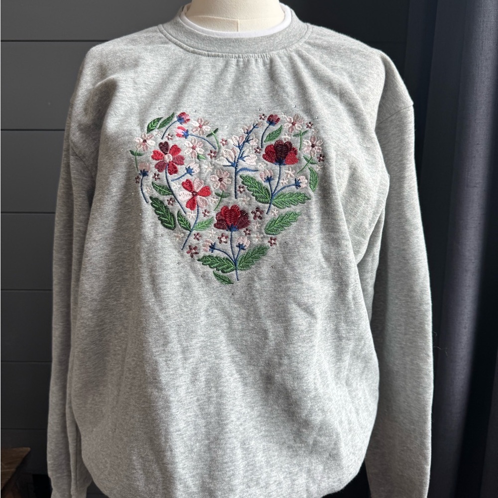 King Universal Gray Sweatshirt Floral Heart Embroidered Cottage Grandmacore NWT